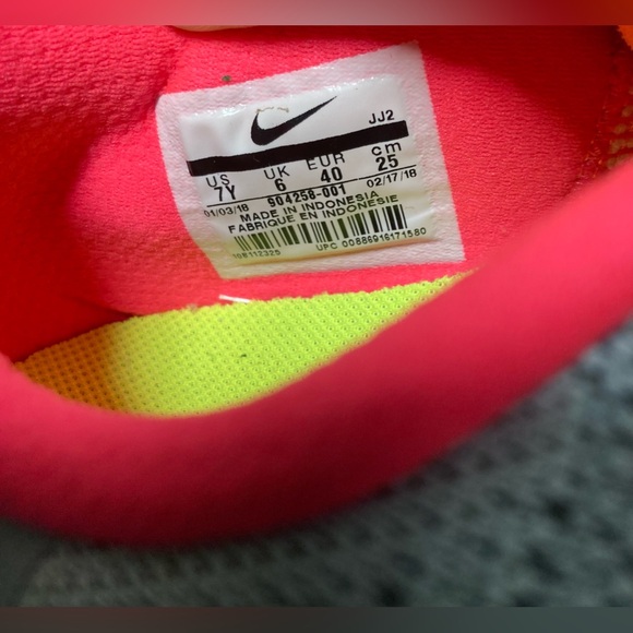 Nike Girls/Woman Free Run Size 7y Running Grey /black/ Pink Trainers 904258-001 - Picture 7 of 8